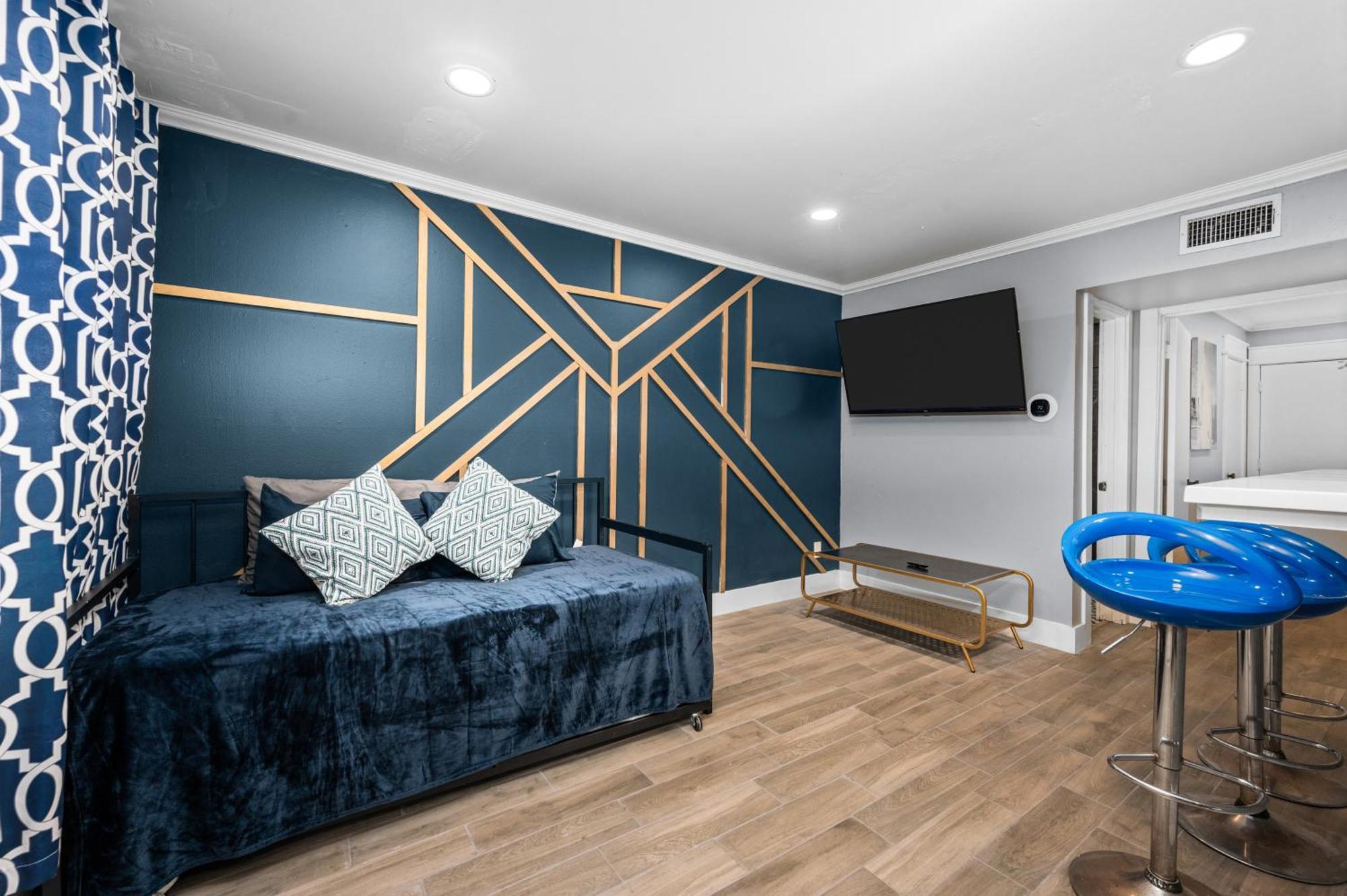 Апартаменты Bright & Airy Apt Close To Everything With Free Park Хьюстон Экстерьер фото
